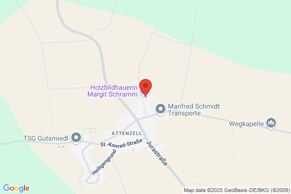 Holzbildhauerin Margit Schramm